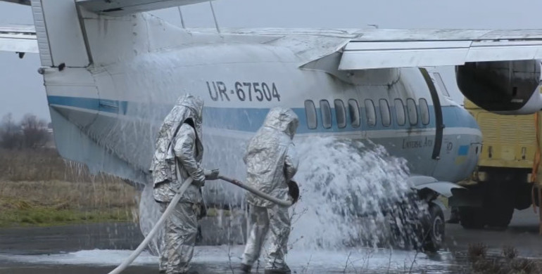 Рівненські правоохоронці знешкодили терористів на борту літака 