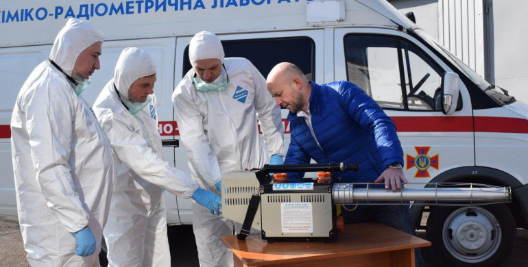 «Агро-Центр» передав для рівненських рятувальників пристрій для дезінфекції (ФОТО)