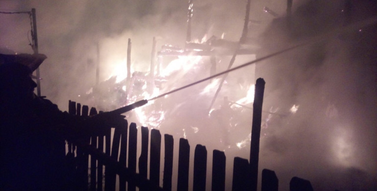 Вночі на Рівненщині загорілось приватне господарство (ФОТО)