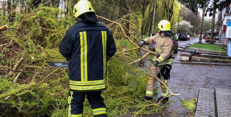 Рятувальники Рівненщини ліквідовували наслідки негоди