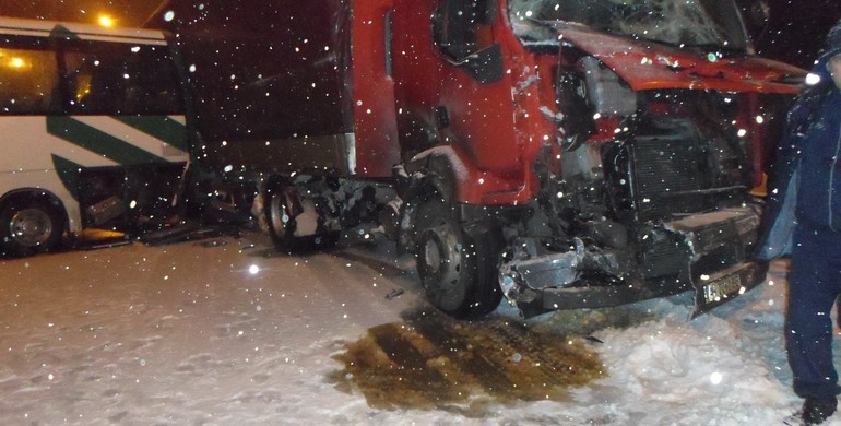 За пів доби рятувальники Рівненщини витягнули 23 вантажівки зі снігу [ОФІЦІЙНА ІНФОРМАЦІЯ]