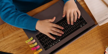Вчителі Рівненщини отримають більше 2 тисяч ноутбуків
