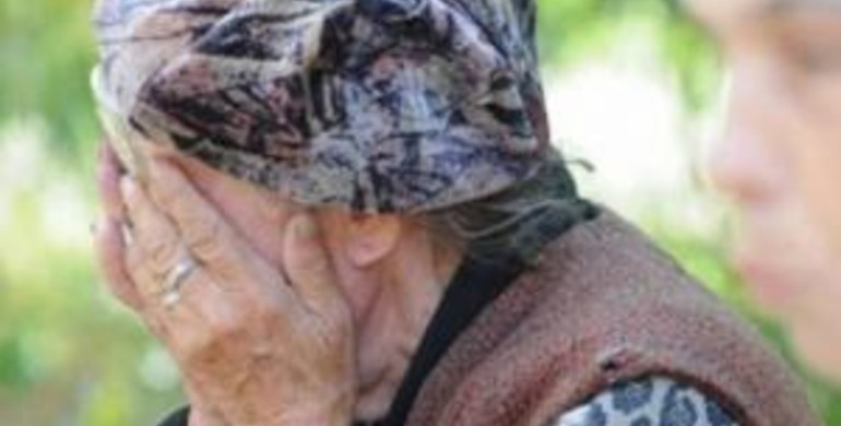 На Рівненщині у пенсіонерки попросили води й обікрали 
