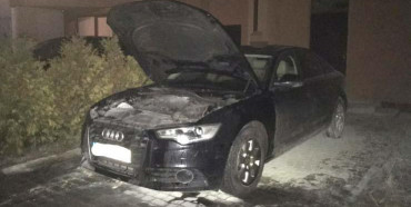 Сьогодні вночі рівненському адвокату спалили авто (ФОТО)