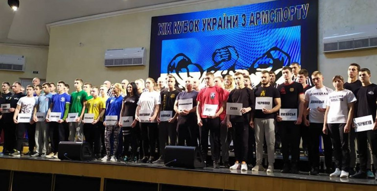 Рівняни повернулися з Кубку України з армреслінгу