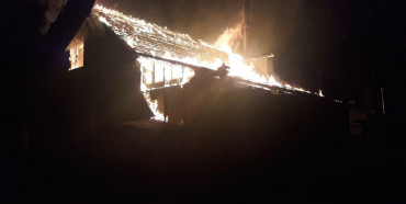 На Дубенщині вісім рятівників намагалися врятувати будинок від пожежі (ФОТО)