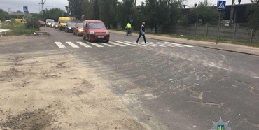 Рівненські патрульні оштрафували водія за брудні колеса, що замурзали дорогу