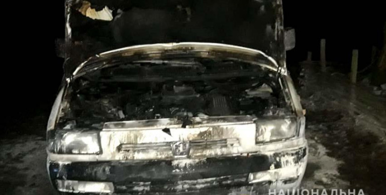 Біля Рівного ліснику спалили авто (ФОТО)