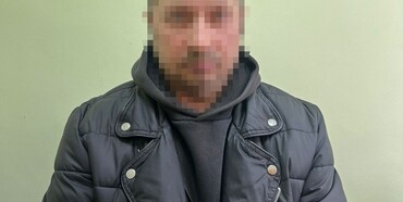 Батько розбещував доньку та її однокласницю: на Рівненщині викрили чоловіка