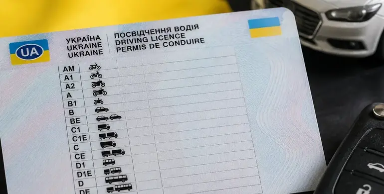 В Україні можуть дозволити керувати легковими автомобілями 17-річним