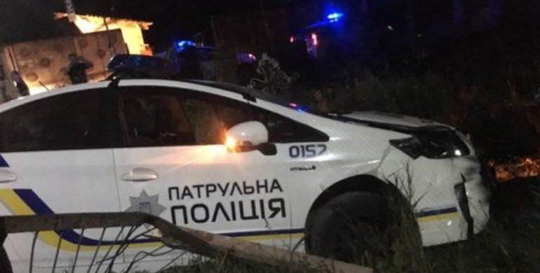 На Рівненщині п’яний водій порушив ПДР і в’їхав у поліцейське авто