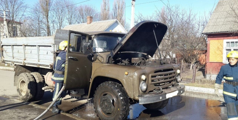На Рівненщині загорілась вантажівка 