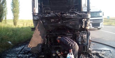 На Рівненщині у вантажівки загорівся двигун на трасі