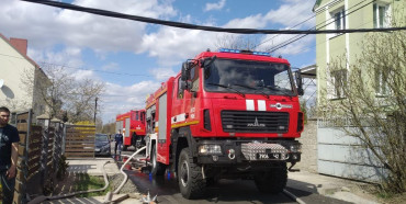 Пожежа біля Рівного: рятувальники загасили приватний будинок і запобігли вибуху (ВІДЕО) 