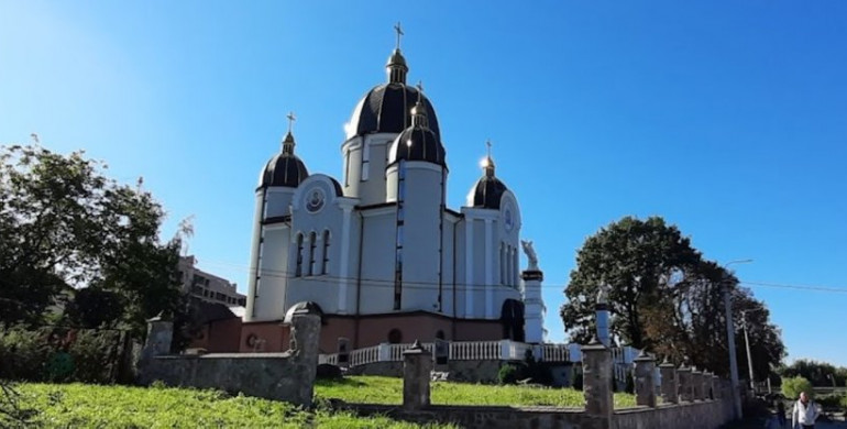 У Рівному пункт вакцинації вперше відкривають у церкві