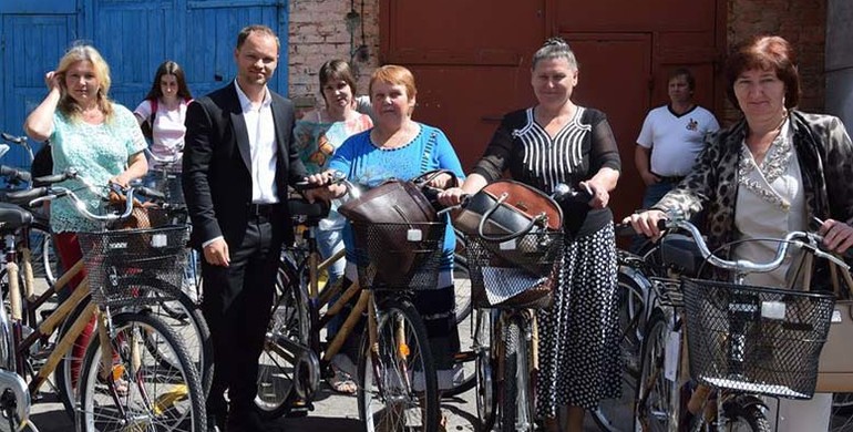 На Рівненщині сільську медицину посадили на велосипеди