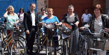 На Рівненщині сільську медицину посадили на велосипеди