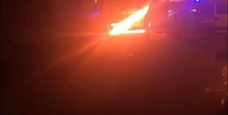 «На Щасливому» у Рівному підпалили авто шоумена (ФОТО)