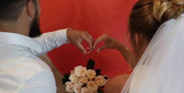 У Рівному в "день безкінечного кохання" одружились 28 пар молодят