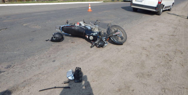 ДТП у Дубровиці: хотів обігнати і збив мотоцикліста