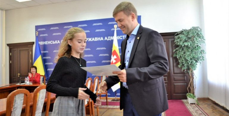 Грошові винагороди отримали найрозумніші школярі Рівненщини (ФОТО)