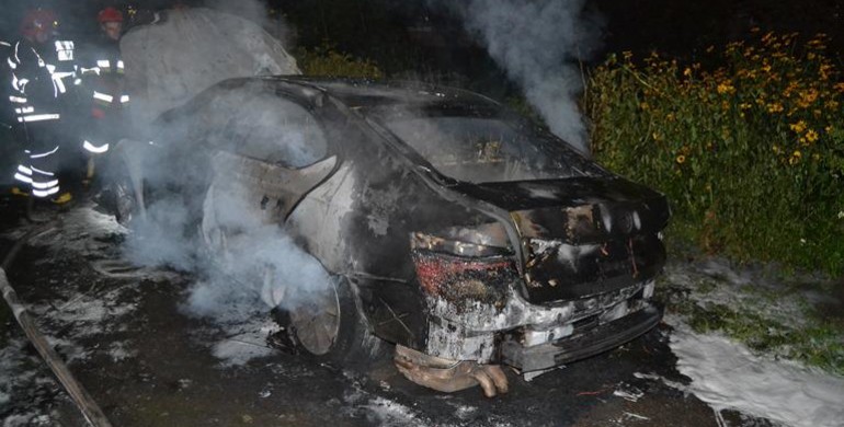 У Рівному спалили авто екс-голові Рівненської обласної ради