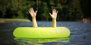 На Рівненщині під час купання у водоймі хлопчик травмував спину 