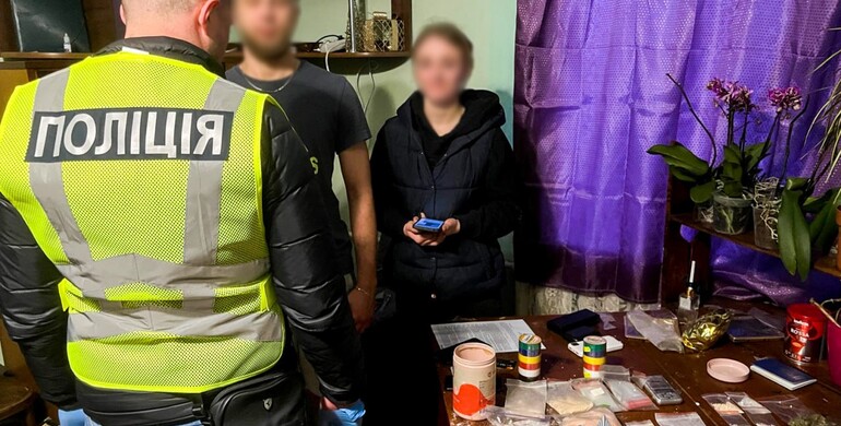 У Рівному судитимуть чоловіка за зберігання із метою збуту 7 кілограмів заборонених речовин 