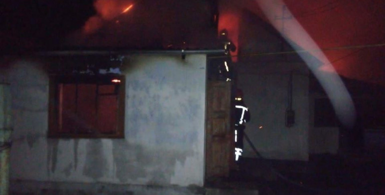 Пожежа в Здолбунові забрала життя чоловіка (ФОТО)