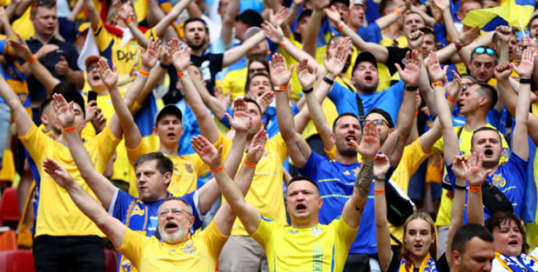 «ПУТІН-Х#ЙЛО»: Росія вимагає покарання для українських фанатів на Євро-2020 через відому кричалку