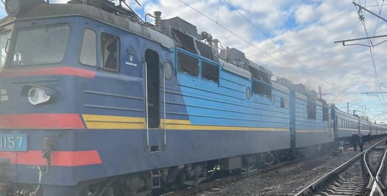 На Рівненщині загорівся потяг: евакуювали понад дві сотні людей На Рівненщині загорівся потяг: евакуювали понад дві сотні людей