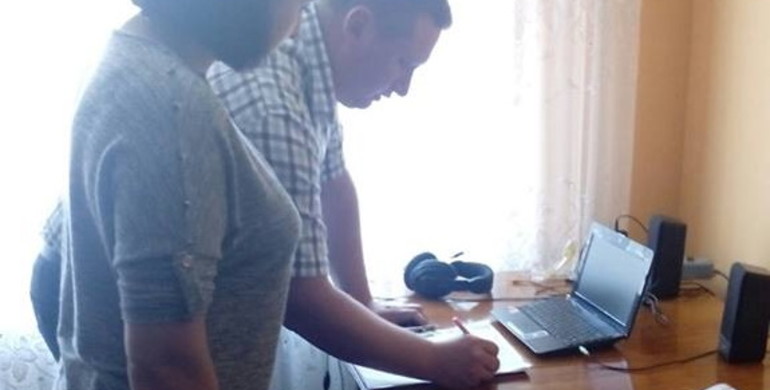 На Рівненщині у боржника аліментів описали ноутбук та модем