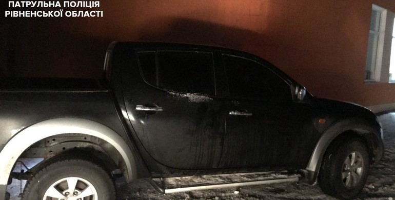 Втікаючи від переслідування поліції, житель Рівненщини розтрощив власну автівку