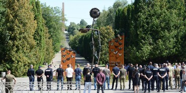 «Соняхи пам'яті»: у Рівному відкрили скульптуру пам'яті захисників України