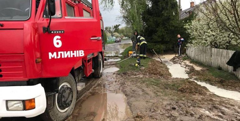 Через негоду на Млинівщині мало не затопило будинок (ФОТО)