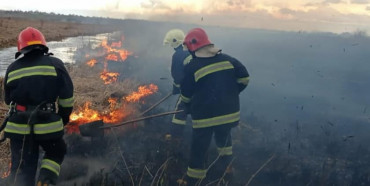 На Дубенщині рятувальники ліквідували пожежу сухостою на відкритій території 