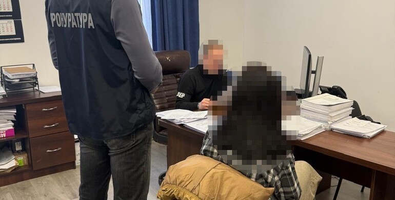 На Рівненщині ліснича організувала незаконну вирубку дерев саду