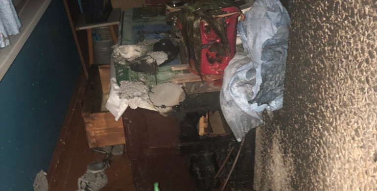 У Вараші мало не згорів чоловік під час пожежі у квартирі (ФОТО)