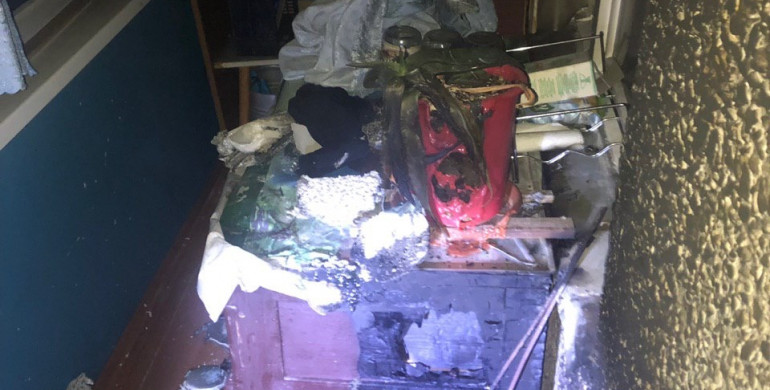 У Вараші мало не згорів чоловік під час пожежі у квартирі (ФОТО)