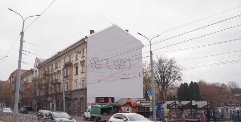 Офіційна заява в.о. міського голови Рівного щодо неправомірного нанесення контурів зображення на фасад будівлі 