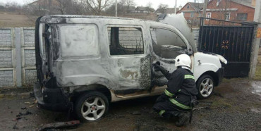 У Рівненському районі згоріла автівка (ФОТО)