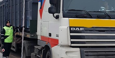 Укртрансбезпека на Рівненщині оштрафувала зависоку вантажівку 