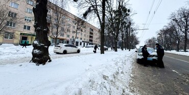 У Рівному чоловік вдарив знайомого ножем в живіт 