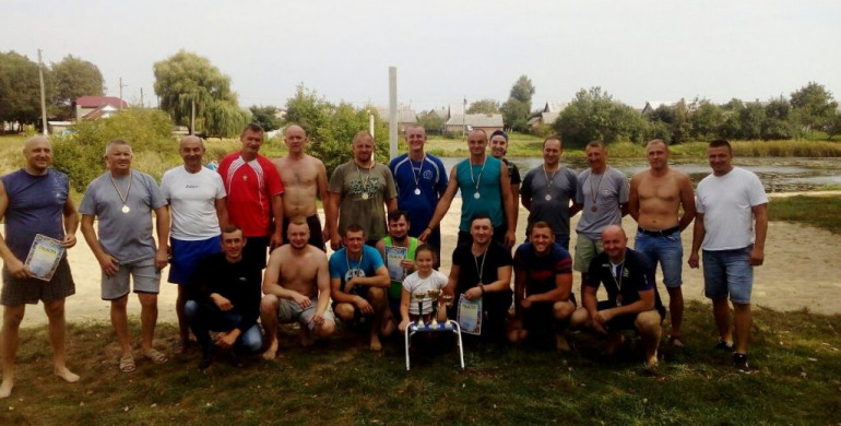  "Ветерани" – краща команда у змаганнях з паркового волейболу в Костополі
