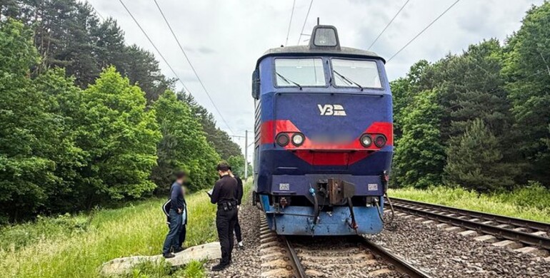 Внаслідок наїзду потяга загинув неповнолітній на Рівненщині