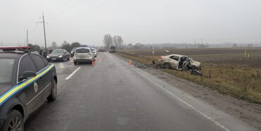 Біля Рівного в ДТП зіштовхнулися три автівки, є постраждалий 