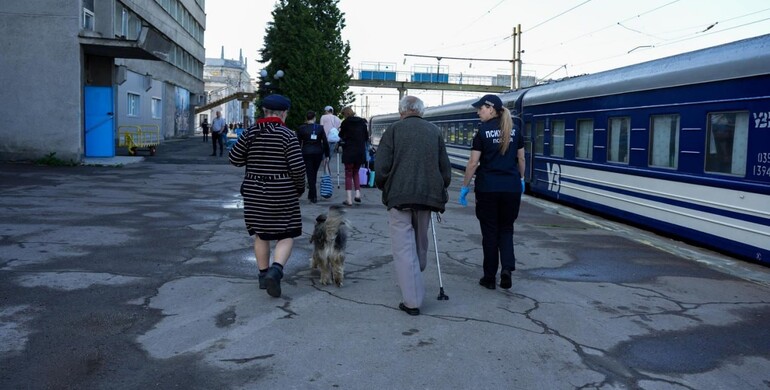 Рівненщина зустріла 8-й евакуаційний поїзд цього року