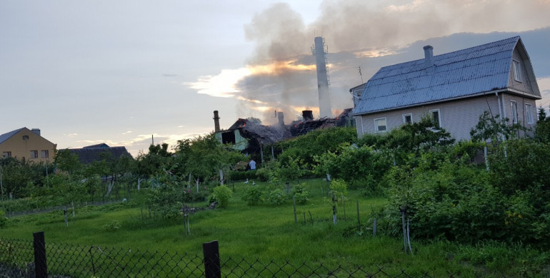 На Рівненщині екс-начальнику поліції спалили будинок