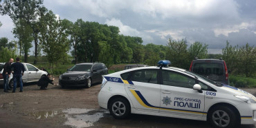 На Рівненщині розшукали автомобіль, що збив двох дівчат та втік (ФОТО, ВІДЕО)