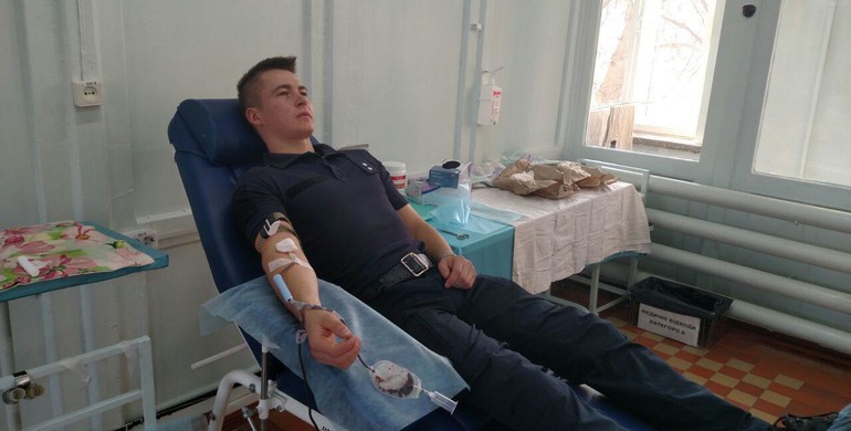 Рятувальники Рівненщини здають кров для  онкохворих дітей